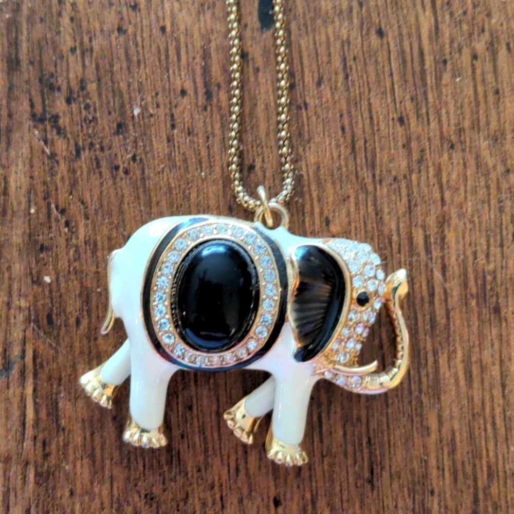 Long Elephant necklace 11 in.